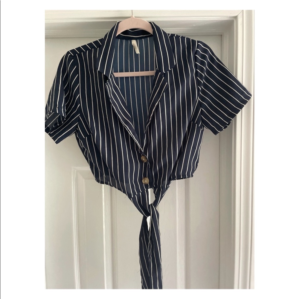 Moon Orchid button down tied front cropped blouse